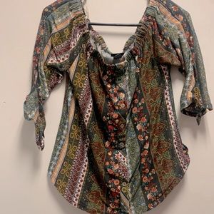 Junior Rue 21 Floral Shirt size L